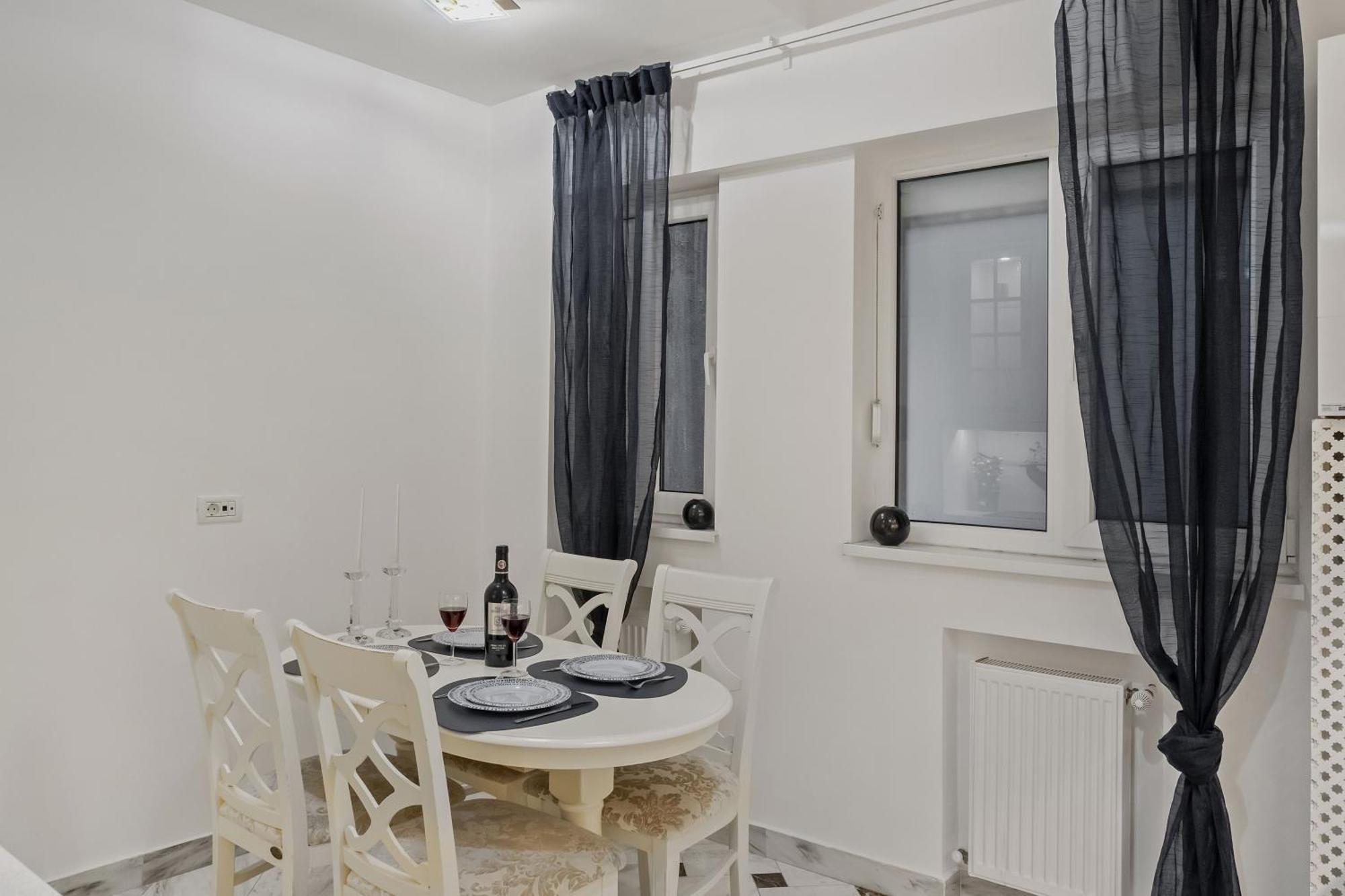 Sweet Luxury Three Rooms Apartment City Center Universitate ブカレスト エクステリア 写真
