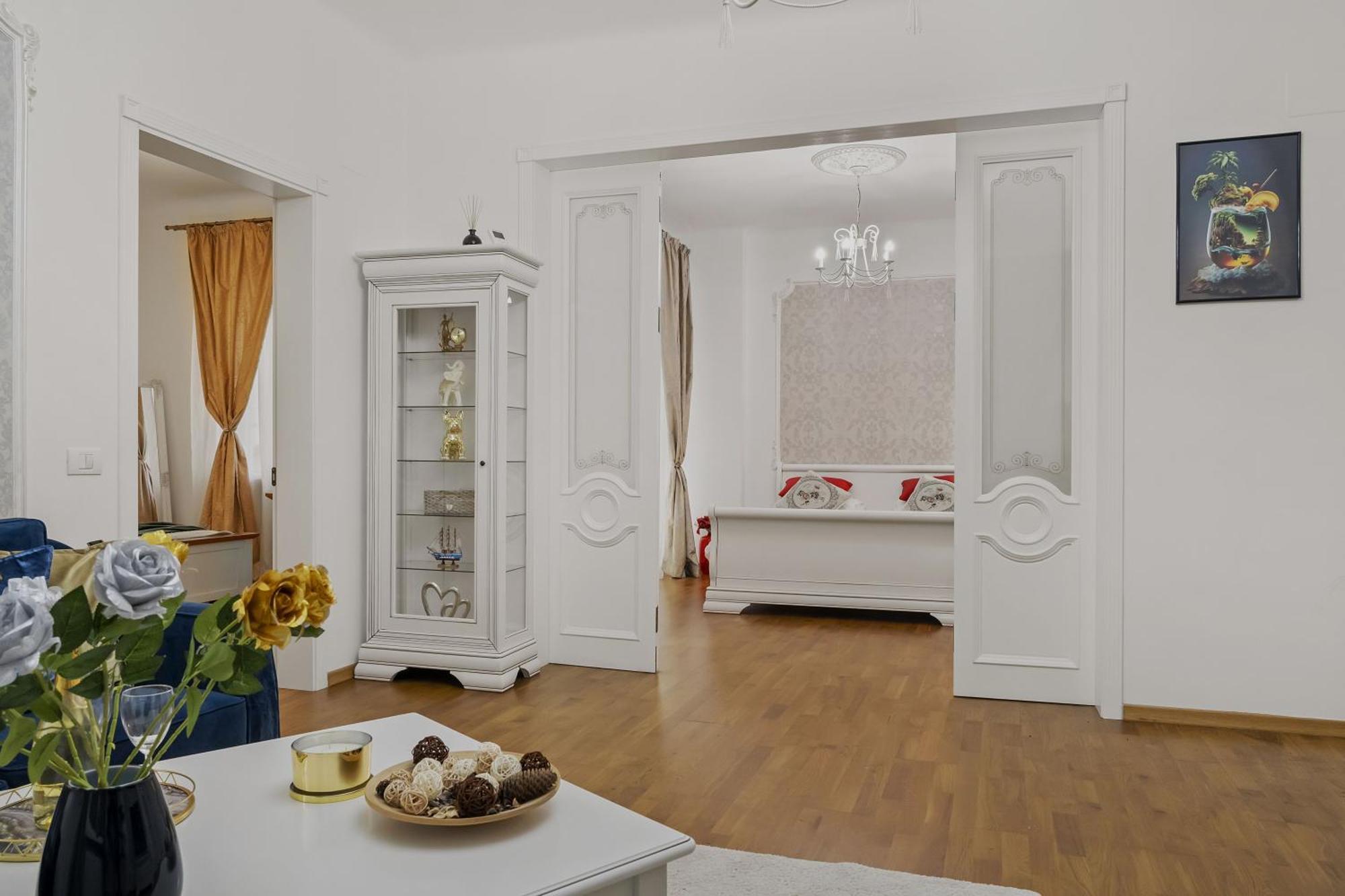 Sweet Luxury Three Rooms Apartment City Center Universitate ブカレスト エクステリア 写真