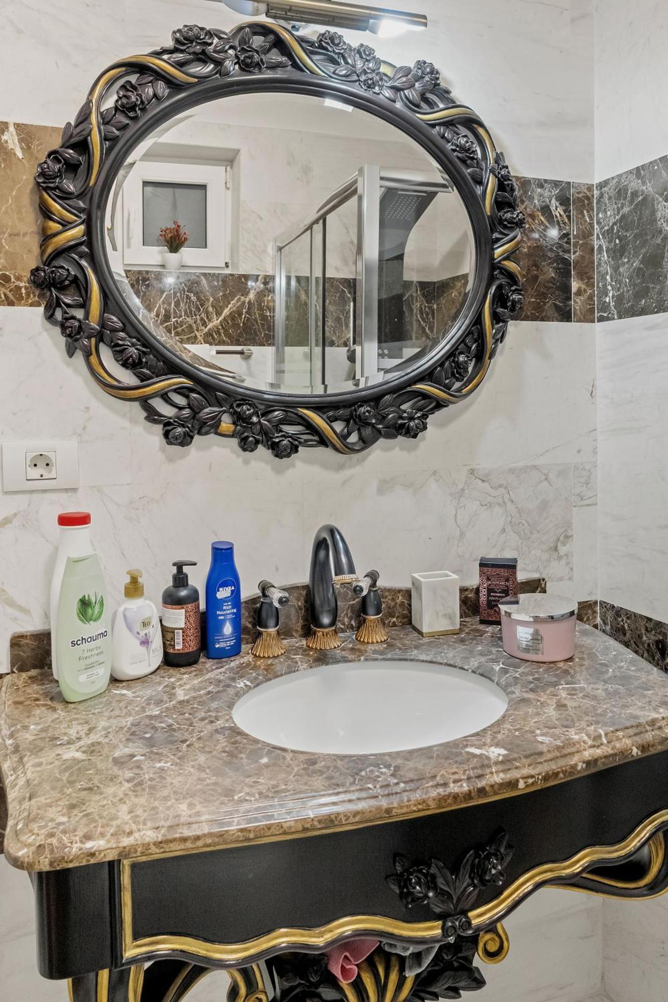 Sweet Luxury Three Rooms Apartment City Center Universitate ブカレスト エクステリア 写真