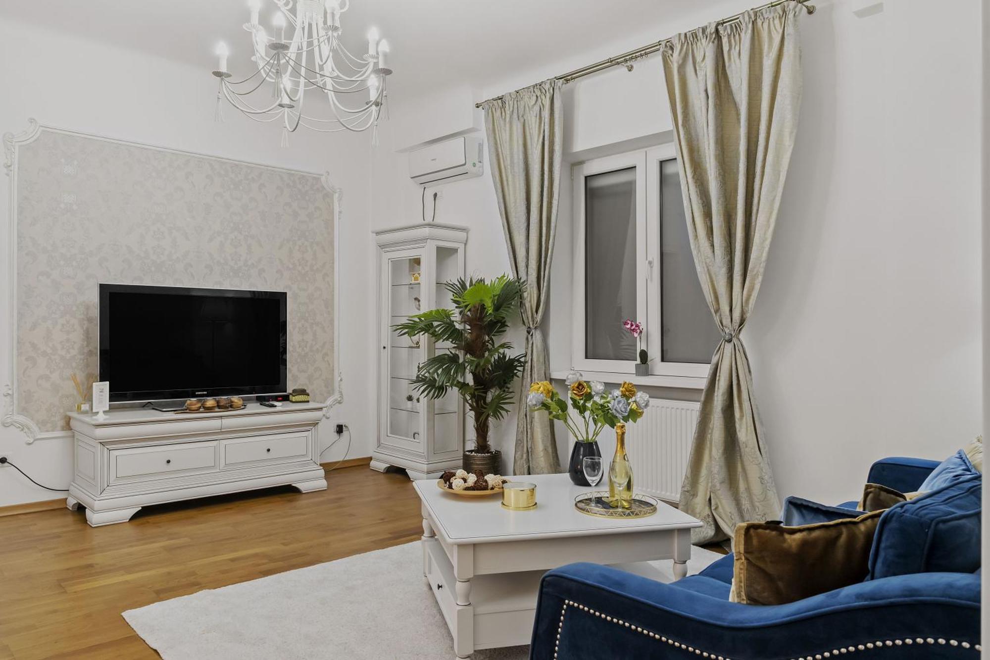 Sweet Luxury Three Rooms Apartment City Center Universitate ブカレスト エクステリア 写真